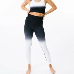 ZYIA Black and White Light n Tight Ombre Seamless Performance Leggings Size M